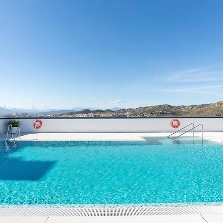 Skyline Ii Pool & Coworking By Ele Apartment
