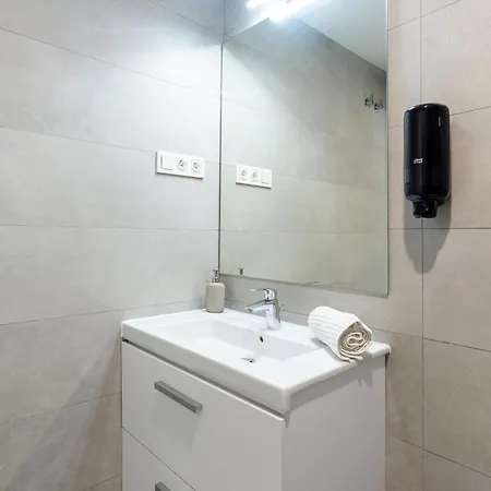 Skyline Ii Pool & Coworking By Ele Apartment *